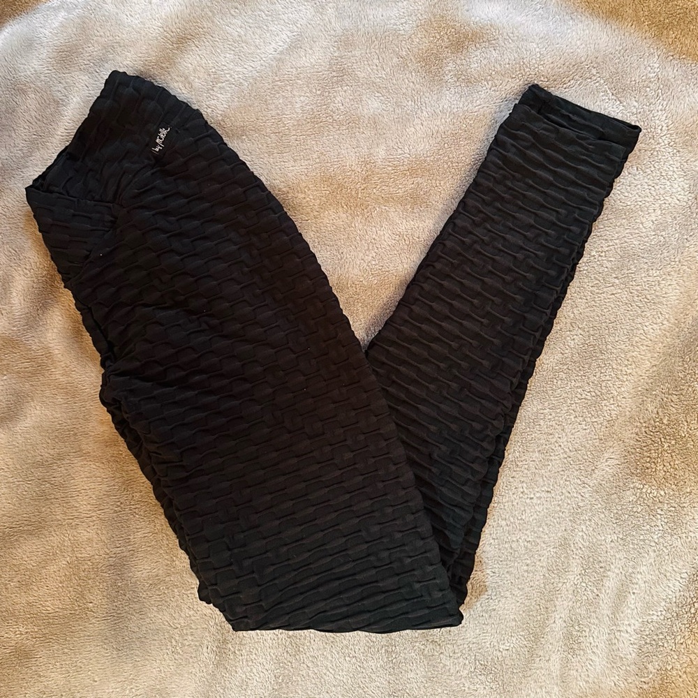 LiCi Black High-Waisted Ribbed Compression V-Cut Leggings